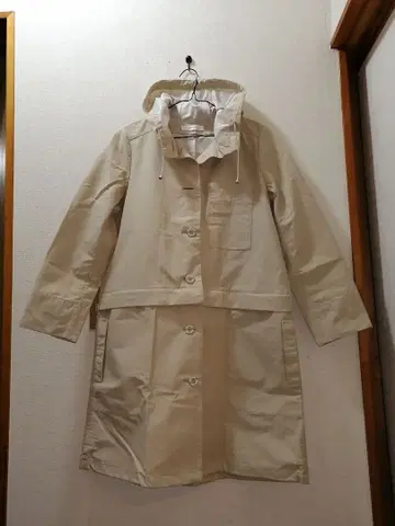 DoCLASSE 후드 부착 베이지 트렌치코트 레인코트