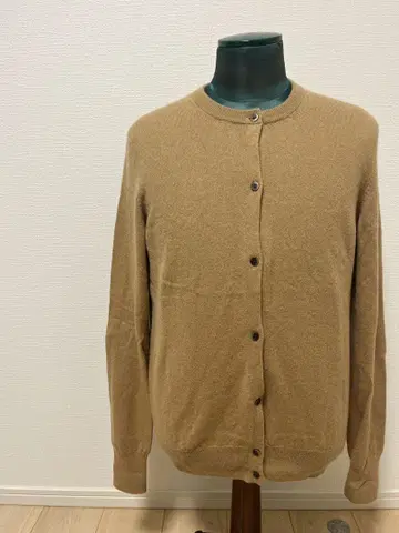 새상품급 유니클로 캐시미어 100% 크루넥 가디건 베이지 M