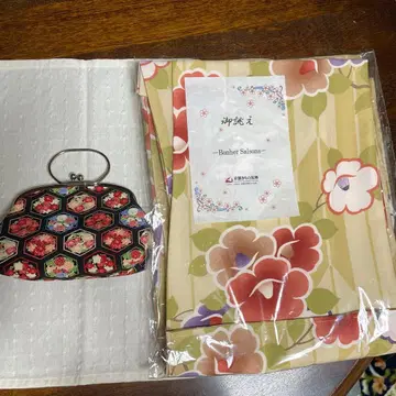 일본 의류 소형 백과 기모노 2세트.