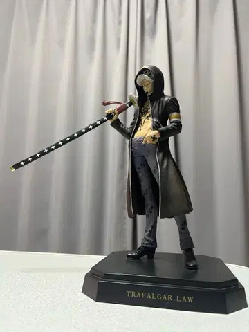 트라팔가 로 피규어