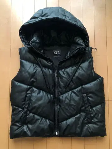 ZARA 다운 후드 부착 베스트 아우터