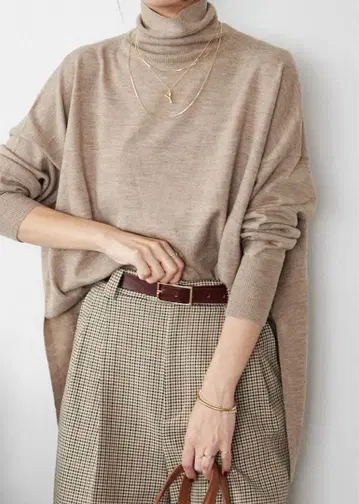 Biella Yarn 와이드 터틀넥 베이지 레리움