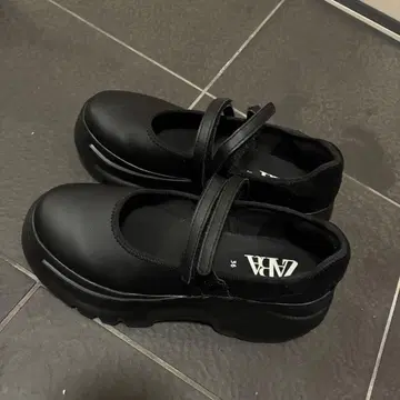 ZARA 블랙 로퍼 통굽 스트랩