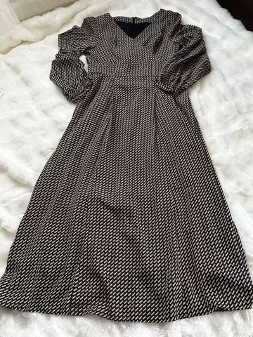 mysty woman V넥 긴팔 롱 원피스 42