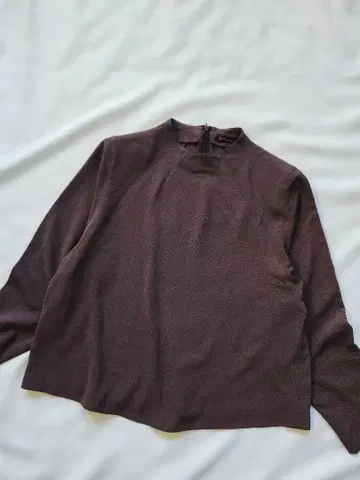 시선당 크레이프 원단 상의 브라운