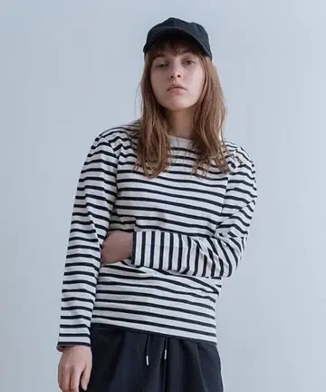 A.U.G. relaxing 보더 크루넥 롱 T 미사용 새상품 일본제