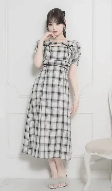 pium 크로스 테이프 컷 아웃 롱 원피스 화이트 사야피 에블린