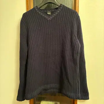 휴고보스 네이비 V넥 스웨터