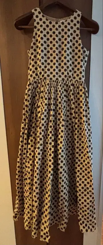 MARIHA 도트 무늬 슬리브리스 롱 원피스