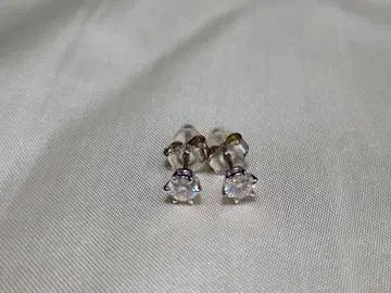 새상품 모이사나이트 귀걸이 한쪽 0.8ct SV925