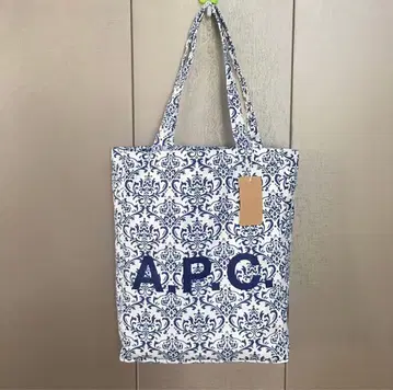 A.P.C. 다마스크 무늬 토트백