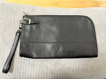 블랙 가죽 클러치백