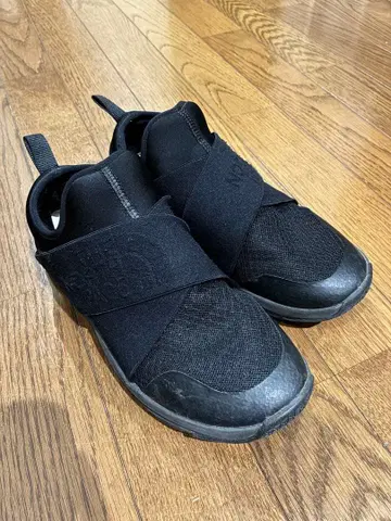 THE NORTH FACE 블랙 스니커즈