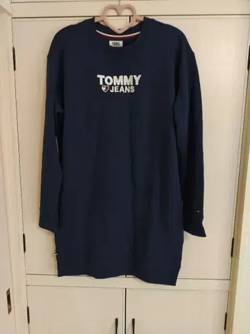 TOMMY JEANS 네이비 긴팔 트레이닝복