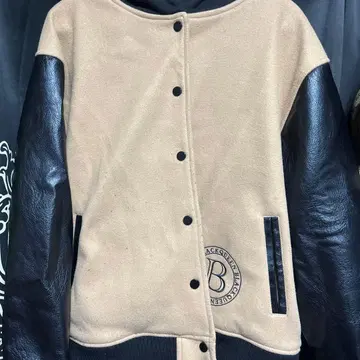 후드 부착 바시티 자켓 베이지 x 블랙