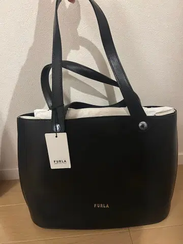 택 포함 새상품 FURLA 블랙 토트백