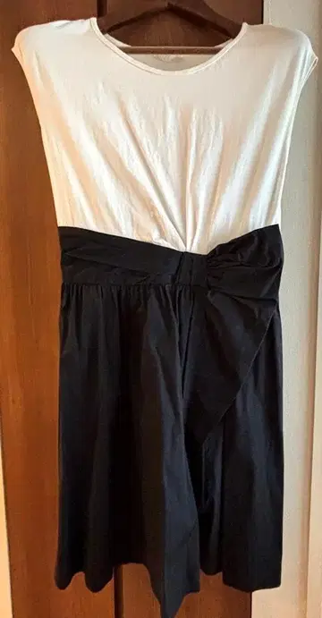 폴카 화이트와 블랙 원피스 38