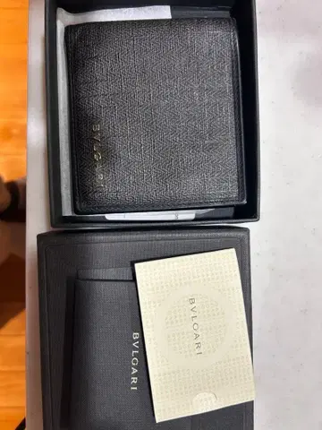 불가리 접이식 지갑 박스 있음