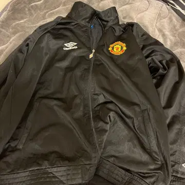 UMBRO 트랙 자켓 가격 인하 가능