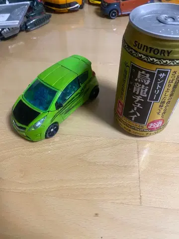 그린 컬러 미니카 내부 메커니즘 포함