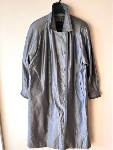 캐럿 라이너 포함 루즈핏 실크 롱 코트 그레이 7AR