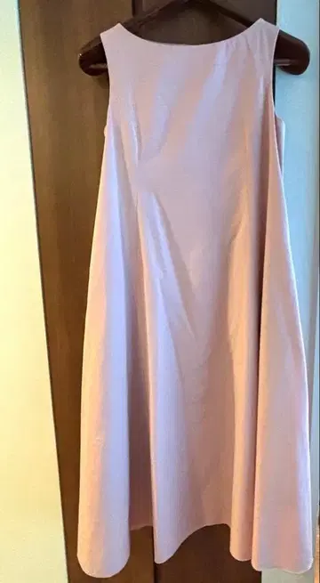 FOXEY 옅은 핑크 슬리브리스 원피스