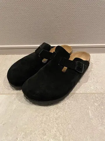 새상품급 버켄스탁 보스턴 38 내로우 블랙 스웨이드 24.5