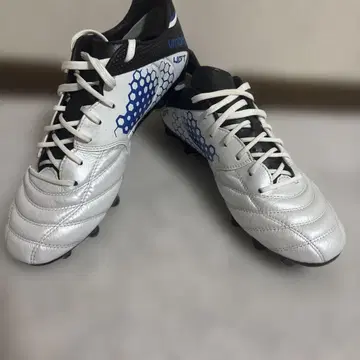 엄브로 축구 스파이크