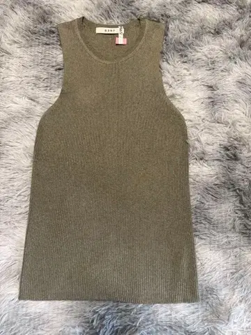 올리브 그린 슬리브리스 니트 S 6397