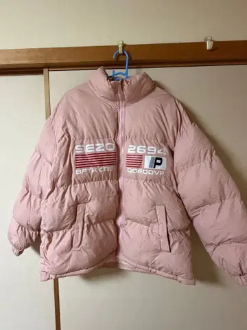 로고 핑크 다운 자켓