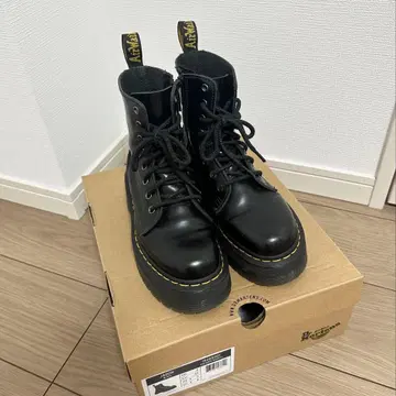 Dr. Martens 블랙 통굽 부츠