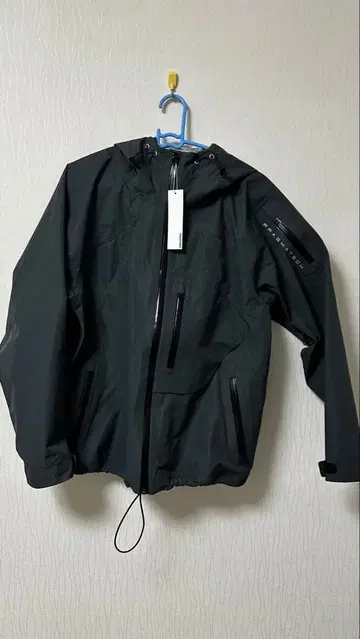 블랙 나일론 자켓 후드 부착