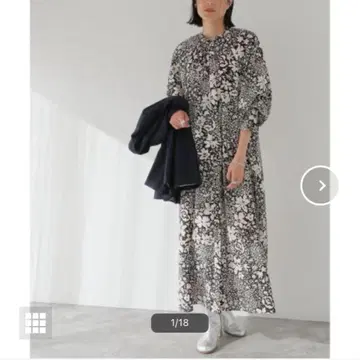 저널 스탠다드 레사쥬 모노톤 랜덤 플라워 원피스