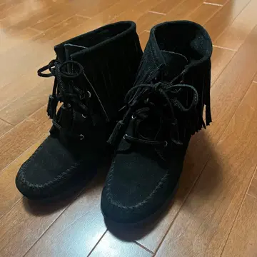 미네통카 MINNETONKA 프린지 부츠 블랙