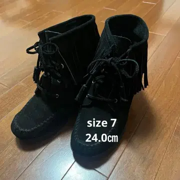 미네통카 MINNETONKA 프린지 부츠 블랙