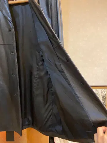 숏 자켓 엠포리오 아르마니의 깔끔한 허리 기장 자켓