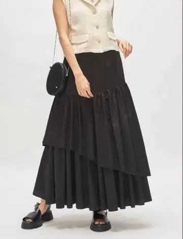 스나이델 티어드 볼륨 스커트 블랙