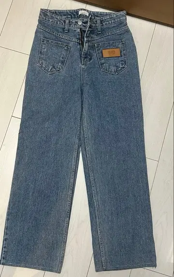 [ 밑단 기장 수선품 ] Reurie' 레우리 스트레이트 데님 팬츠