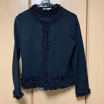 GALLERY VISCONTI 프릴 가디건과 반팔 앙상블