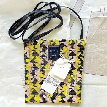 새상품급 미나 페르호넨 twin flower pocket bag