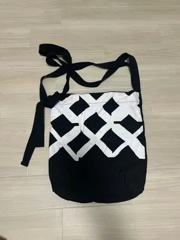 SixTONES 러프스트 숄더백