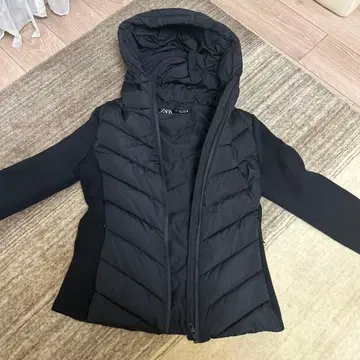 ZARA 후드 부착 블랙 다운 자켓