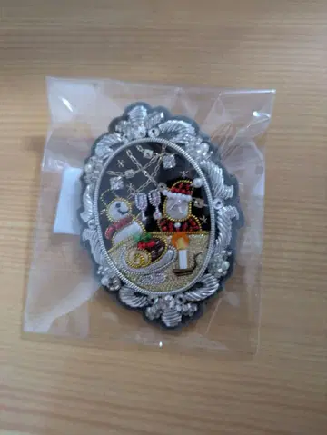 칠리아 크리스마스 아트 브로치 파티