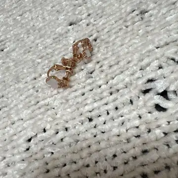 골드 플라워형 귀찌