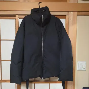 STERNBERG 블랙 다운 자켓