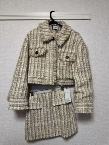 스트라이프 크롭 자켓과 스커트 세트