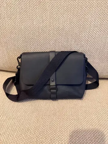 스플래쉬 크로스 바디백 가스통루가 블랙