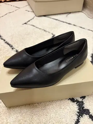 블랙 스틸레토 펌프스