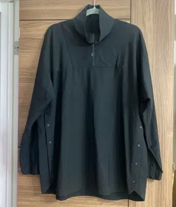 화이트 마운테니어링 풀오버