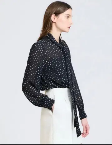 에스트네이션 도트 보타이 블라우스